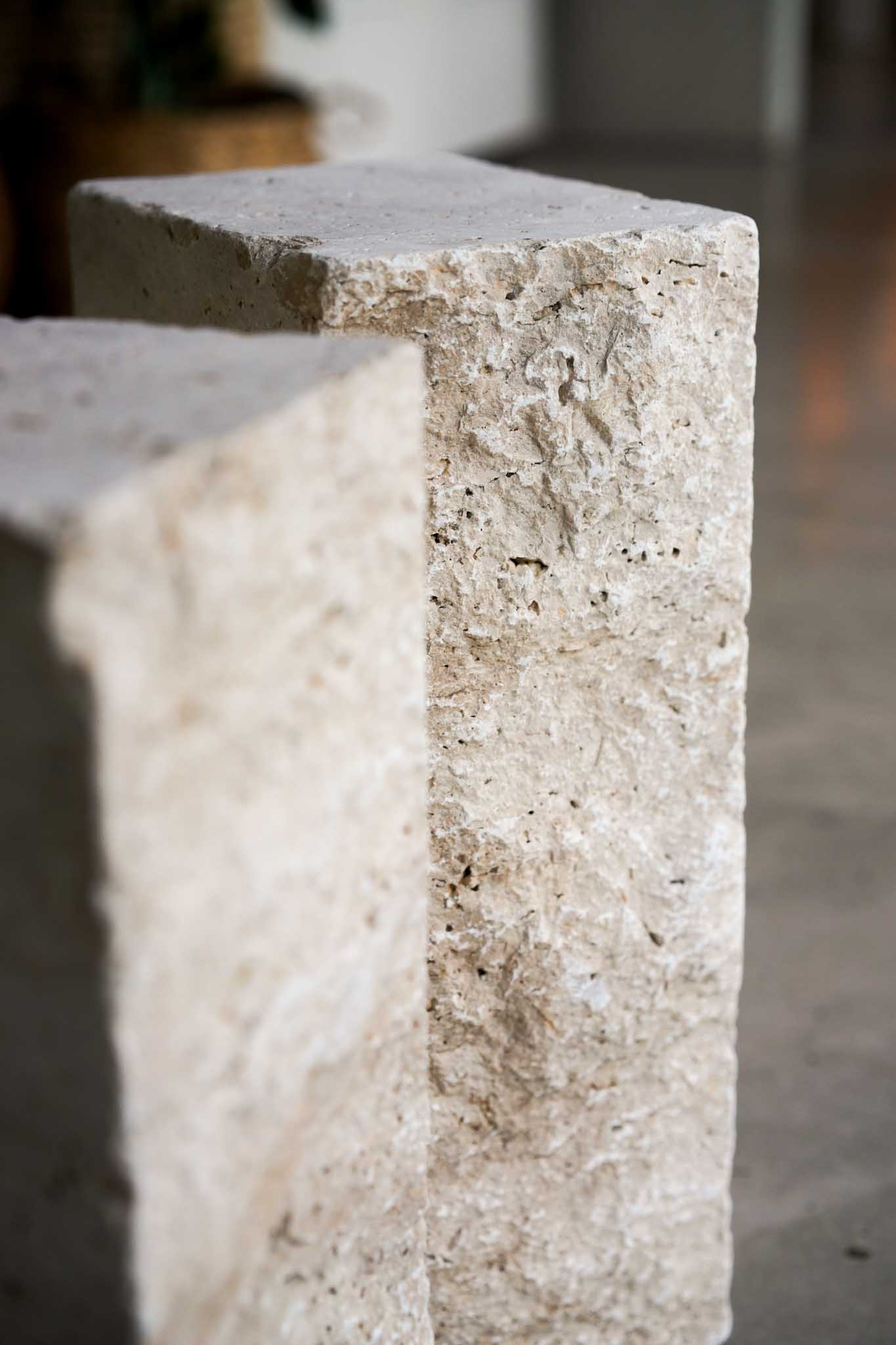 Raue Naturstein-Struktur des Tower Travertin-Blocks